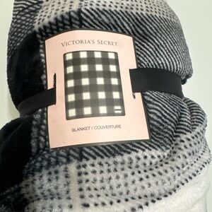 Victorias Secret Black White Plaid Checker Soft Fleece Blanket 50x60 New